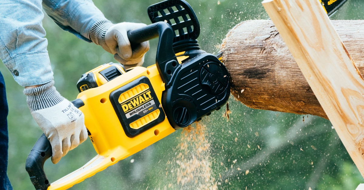 Best Battery Chainsaws [Reviews & Ultimate Buying Guide]